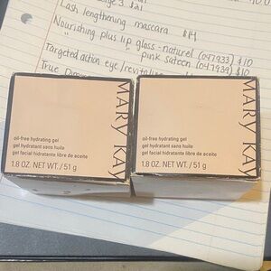 2 Mary Kay Oil-Free Hydrating Gel in Soft Pink Packaging